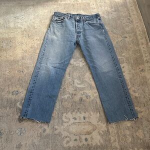 Vintage Levi’s 501 marked 34x36 Actual Measurements 32x28 dated05/97 Made in USA